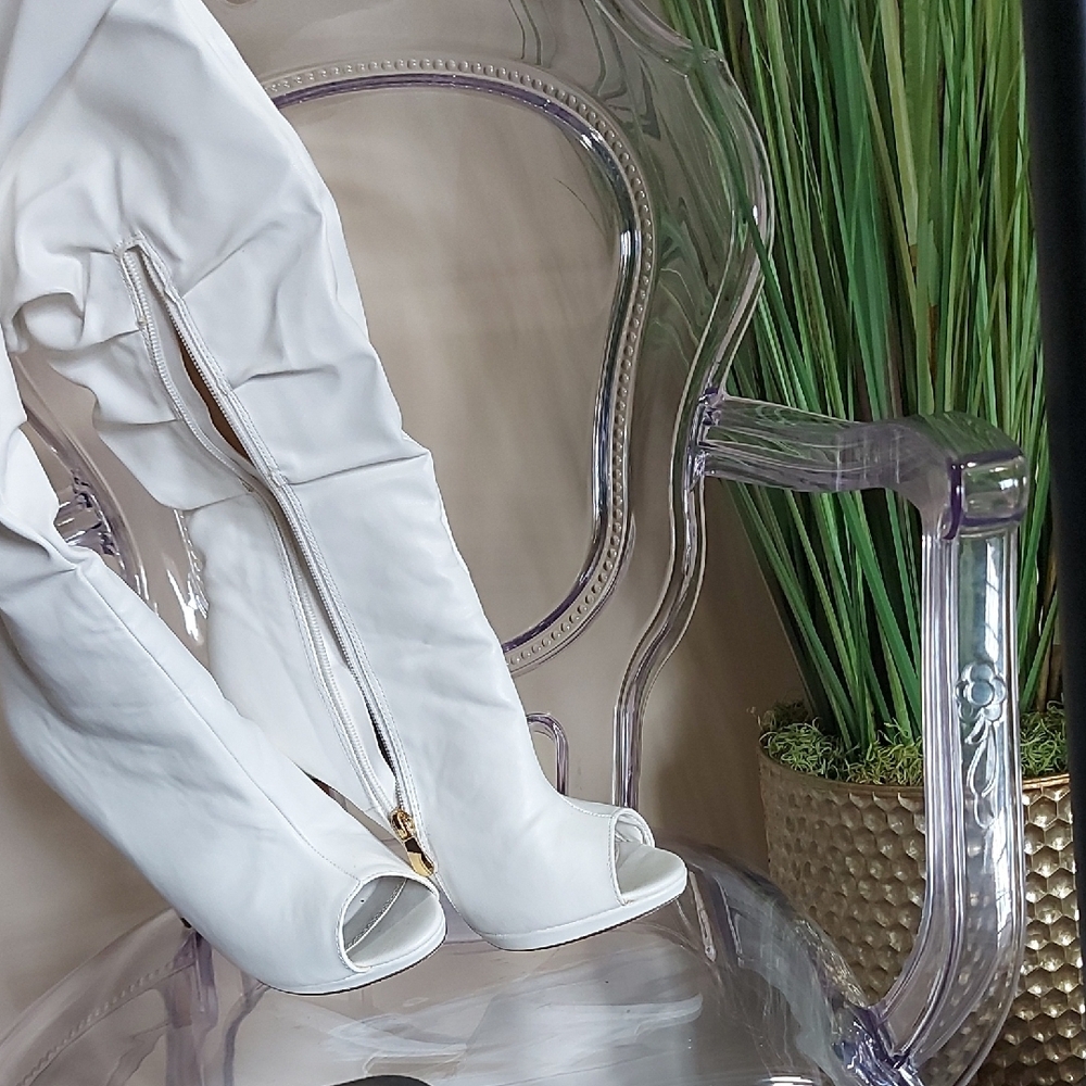 Liliana White Chic Heeled Boots